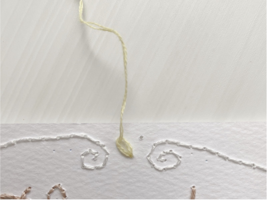3紙刺繍での花びらの縫い方（レゼーデイジーステッチ）