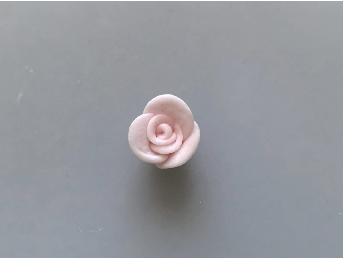 樹脂粘土を使ったハンドメイドレジン「薔薇ビジューピアス」の作り方・レシピを紹介