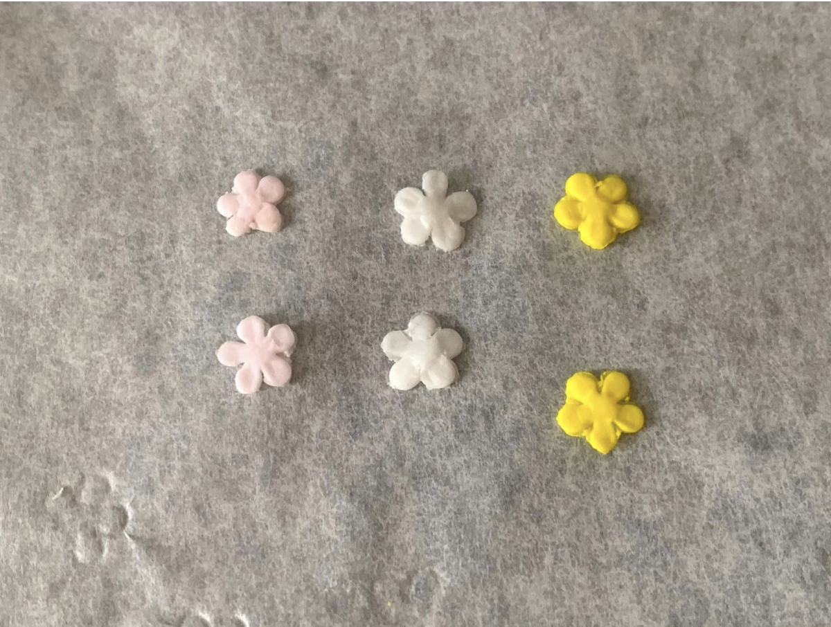 100均素材・樹脂粘土を使ったハンドメイドレジン「小花と星のロングピアス」の作り方＆レシピを紹介