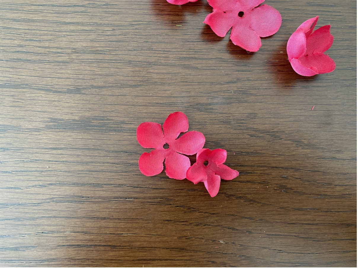 【100均DIY】おうち時間に造花で作るコットンパール・ピアスの作り方