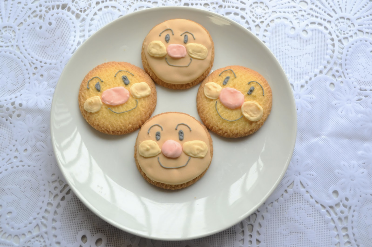 【おうち時間に親子で作る】アンパンマンのアイシングクッキー作りのレシピを紹介