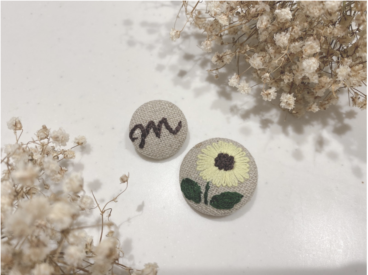 おうち時間で手芸／100均くるみボタンを使った刺繍ブローチ作り